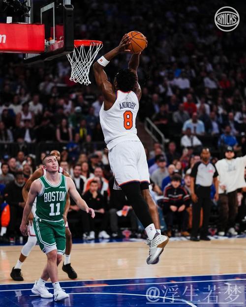 克尼普尔第8次助攻决胜时刻,布里奇斯突破上篮得分 克尼普尔第8次助攻决胜时刻,布里奇斯突破上篮得分